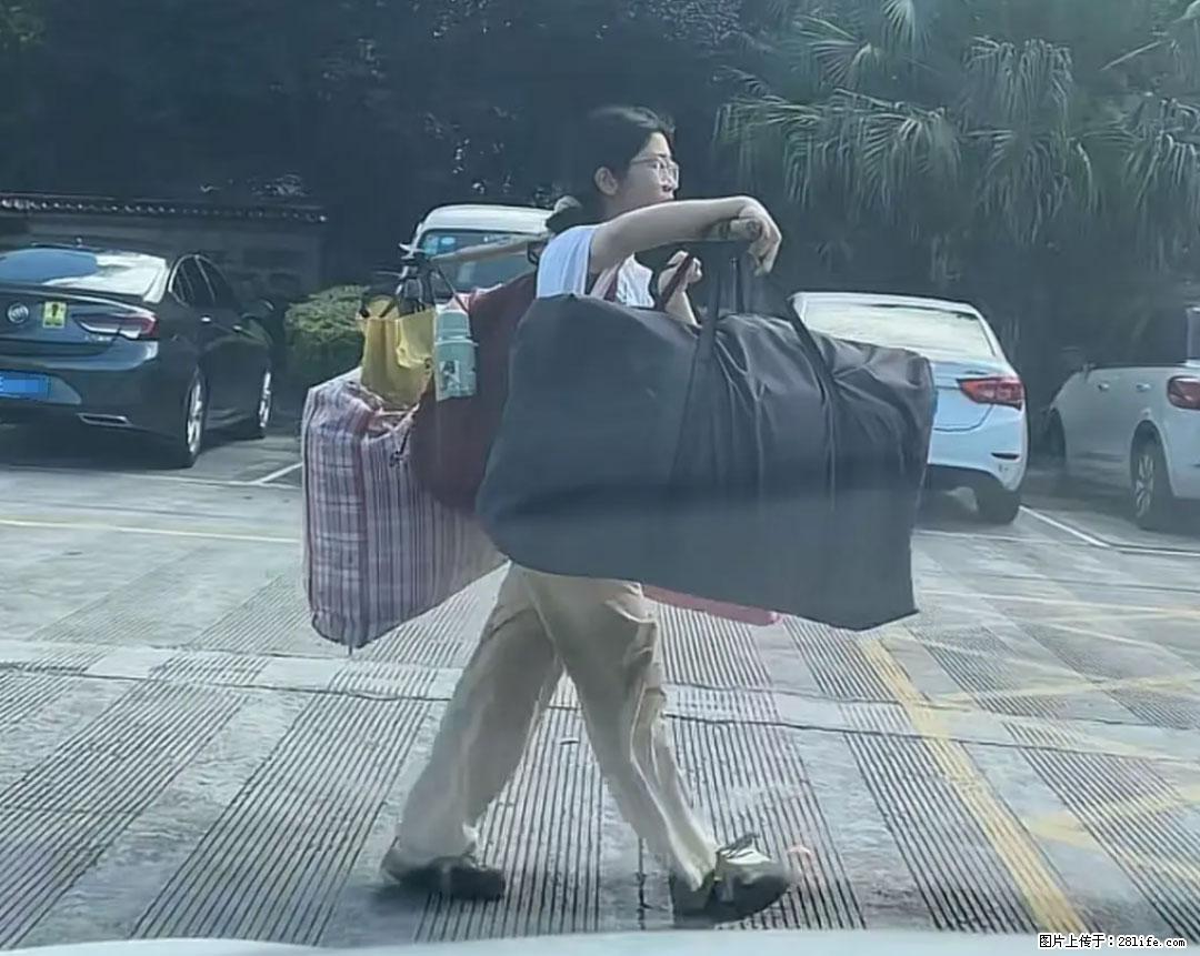 全网追的“扁担女孩”，找了一份暑假工，时薪12元 - 大理生活资讯 - 大理28生活网 dali.28life.net